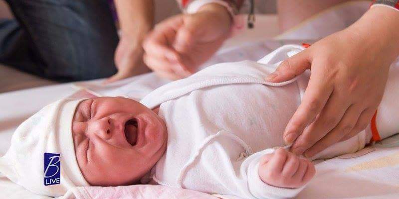 إصابة حديثي الولادة بالمغص ظاهرة طبيعية