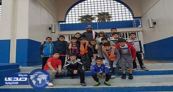 بالصور..اشبال مدرسة انس بن مالك الإبتدائية يزورن نادي الهلال الرياضي مكافأة لهم
