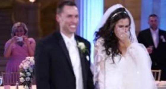 بالفيديو.. عروس تدخل في نوبة بكاء اثناء حفل زفافها لسبب مثير