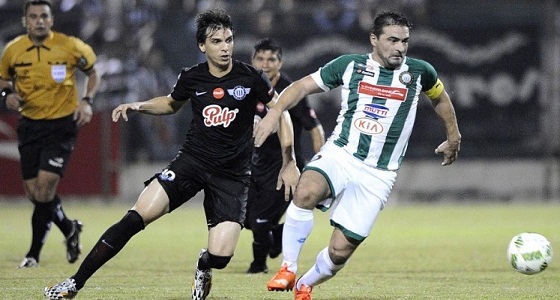 أكونيا يستمر في الملاعب لموسم جديد رغم وصوله سن الـ45