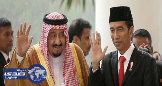 بالصورة.. خادم الحرمين والرئيس الإندونيسي يزرعان 3 أشجار بحديقة القصر