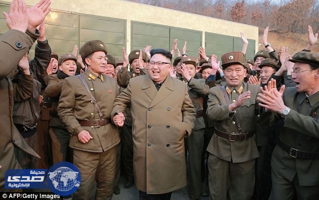 بالصور.. سعادة زعيم كوريا الشمالية بإطلاق تجربة صاروخية مهمة