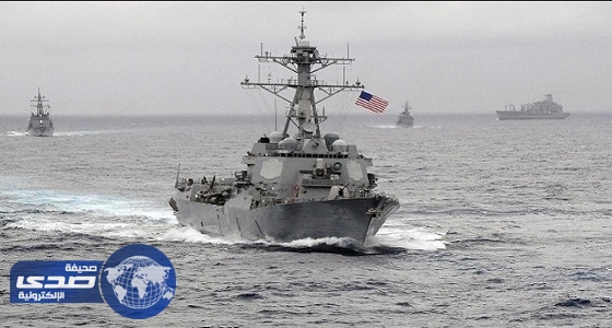 زوارق الحرس الثوري الإيراني تدفع سفينة أمريكية لتغيير مسارها بمضيق هرمز