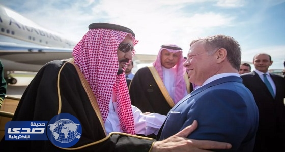 العاهل الأردني في مقدمة مستقبلي خادم الحرمين في مقر انعقاد القمة العربية