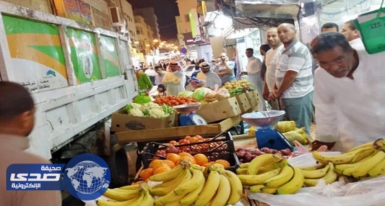 بالصور.. حملة على أصحاب المباسط بمكة تنتهي بمصادرة ألفي كيلو من الفواكه والخضروات
