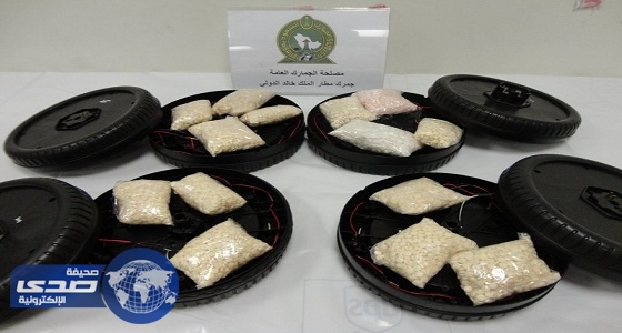 بالصور.. جٌمرك مطار الملك خالد يٌحبط تهريب 134.988 حبة كبتاجون