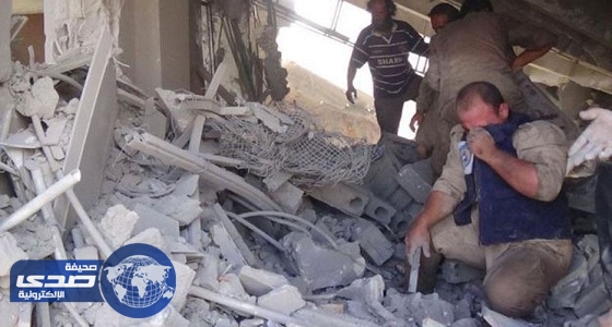 مقتل 42 شخصا وإصابة العشرات في قصف جوي لمسجد في سوريا