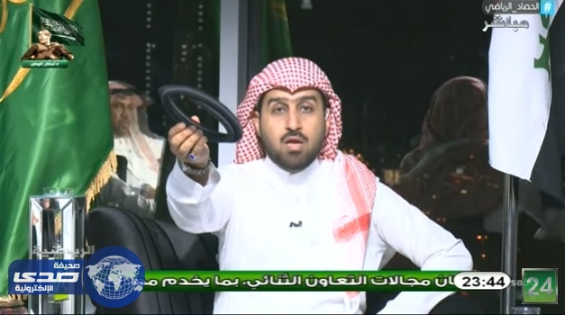 بالفيديو.. محمد العرفج يرفع العقال لصحفي عراقي بعد إشادته بالمملكة