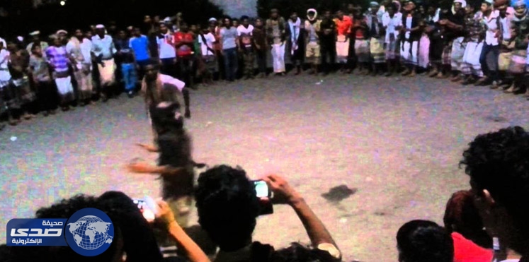 شاب يمني يٌعبر عن فرحته بزفاف صديقه .. فكانت الكارثة!