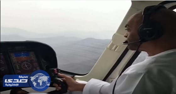 بالفيديو.. محمد بن زايد يقود مروحية فوق مرتفعات جبلية بالإمارات