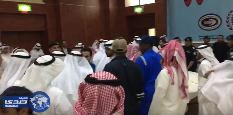 بالفيديو.. مشاجرة عنيفة بالمجلس الننفيذي للاتحاد العام لعمال الكويت