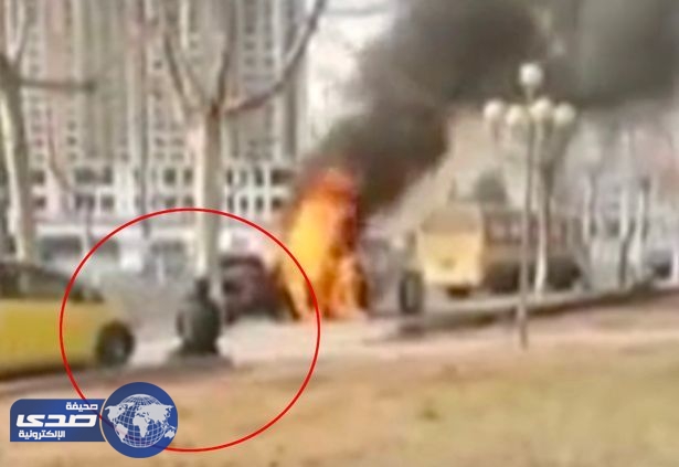 مصرع فتاة في انفجار سيارة امام  والدها