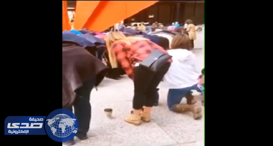 فيديو مؤثر.. غير مسلمين ” أعجبوا بصلاة المسلمين ” فانضموا إليهم