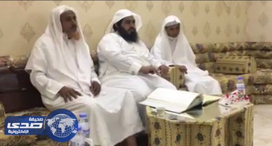 بالفيديو.. شاب يقدم «القرآن» مهرا للزواج من فتاة