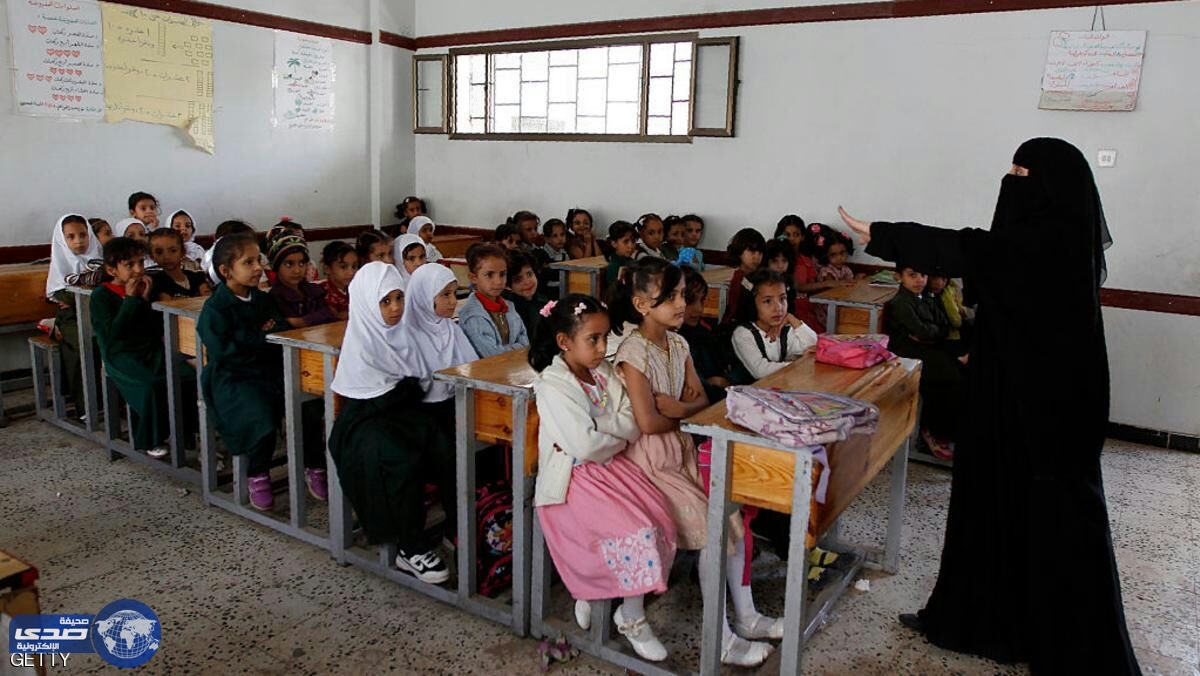 حوثيون يعتدون على معلمات طالبن برواتبهن المتأخرة