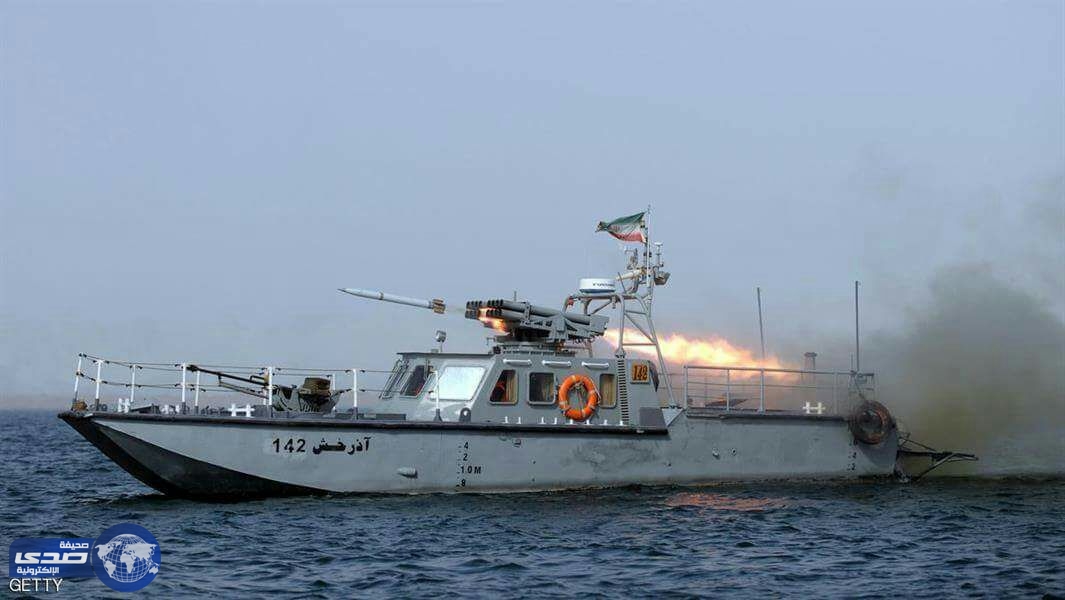 زوارق ايرانية تتحرش بسفينة أمريكية  في مضيق هرمز