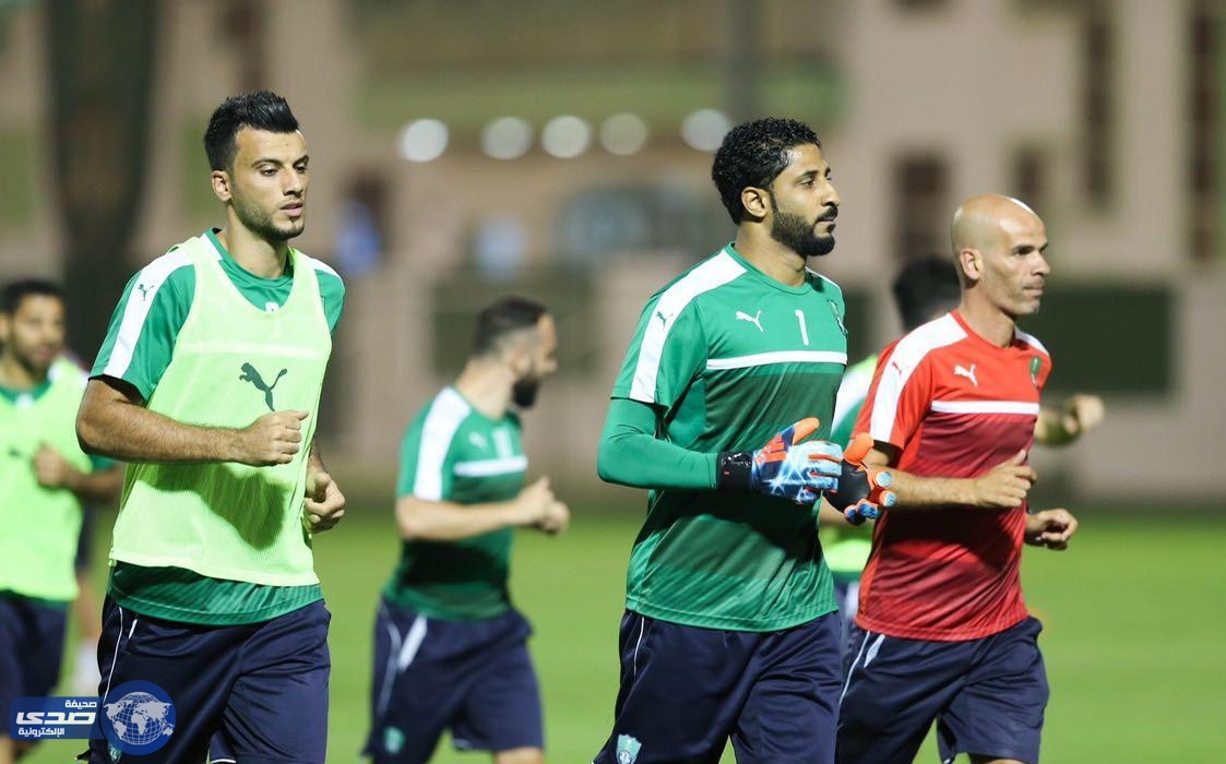 رئيس الأهلي يحفز اللاعبين للفوز على العين الإماراتي