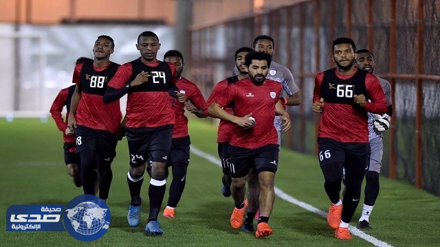 الشباب يستأنف تدريباته