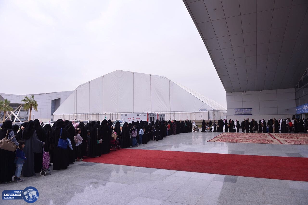 بالصور ..85 ألف زائر لمعرض الرياض للكتاب في أيامه الثلاثة الأولى
