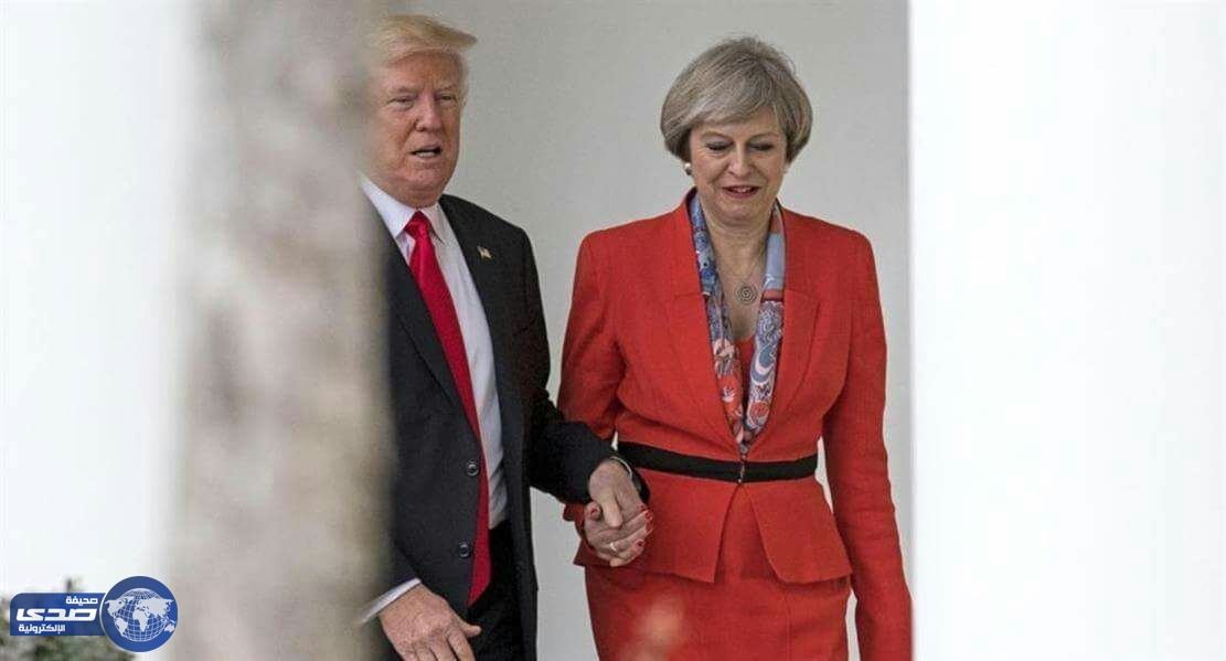 رئيسة وزراء بريطانيا تمتدح ترامب مجدداً بسبب مسكه يدها