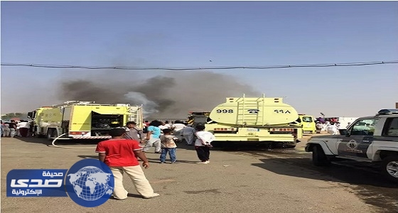 بالصور.. احتراق عدة سيارات في سقوط مقذوفات حوثية على صامطة