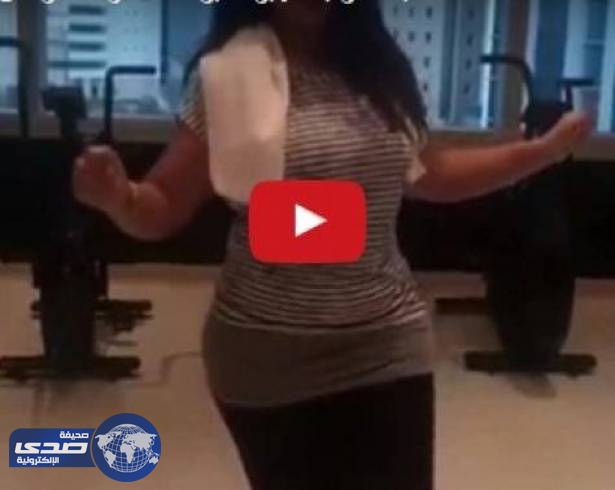 بالفيديو .. مٌذيعة كويتية تٌثير ضجة بفيديو رقص لها بالجيم