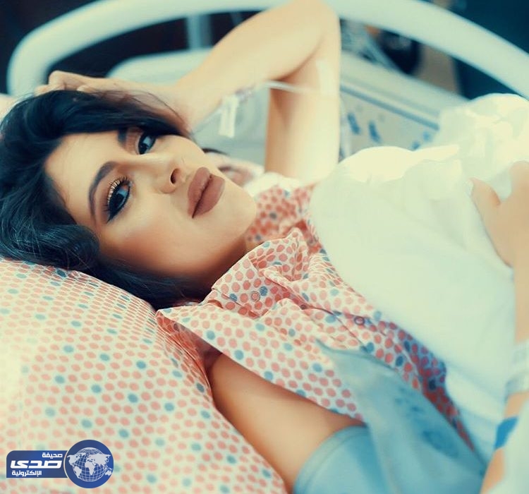 بالفيديو.. مريم حسين تٌرضع طفلتها امام متابعيها