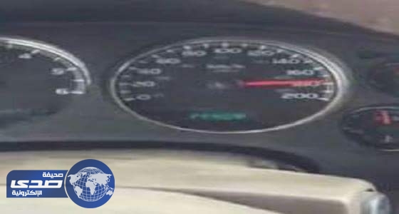 بالفيديو..ضبط سائق مركبة طالبات لسيره بسرعة تزيد عن 180 كم بجازان