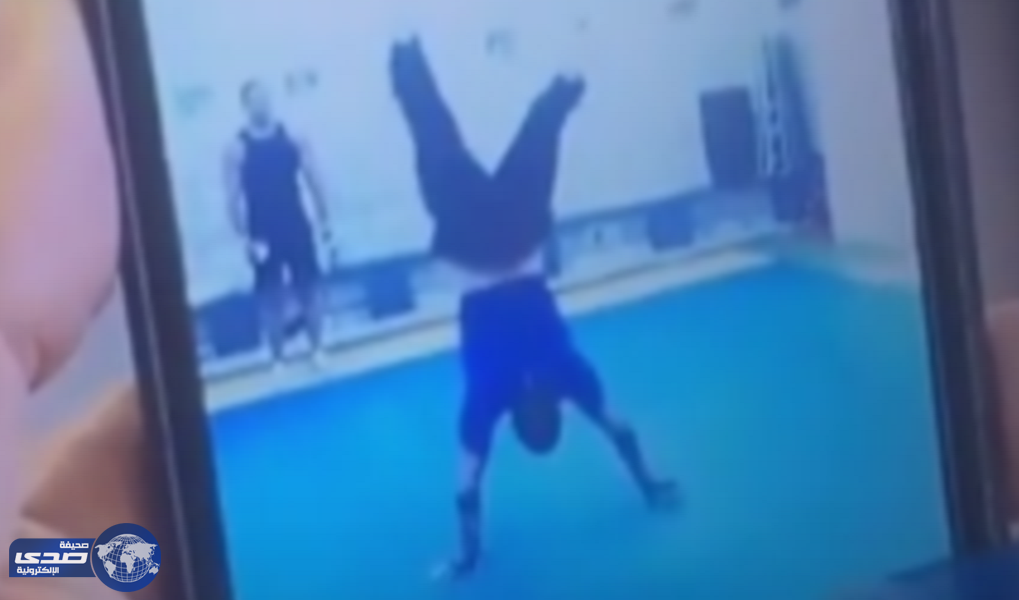 بالفيديو.. كاظم الساهر يتألق داخل صالة رياضية.. ويمشي على يديه