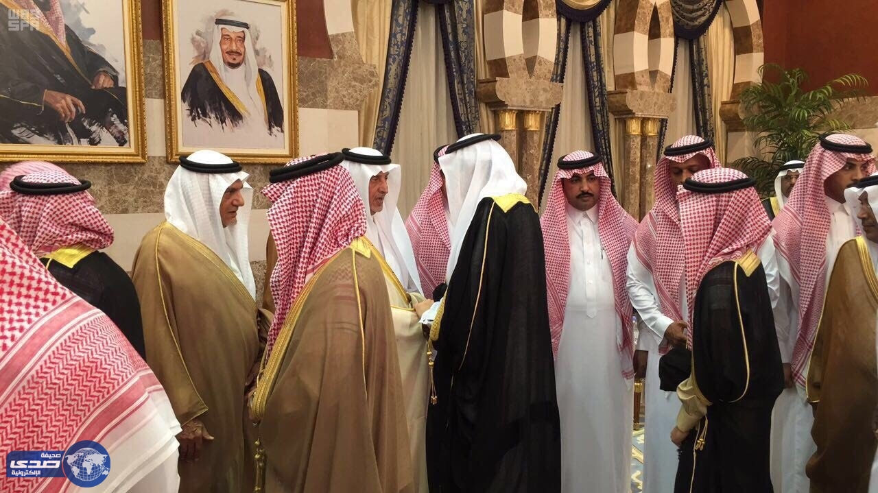 بالصور.. أمير مكة يستقبل المعزين في وفاة الأمير سعد الفيصل