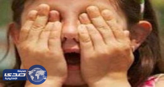 طفلة مغربية تتهم والدها بممارسة الجنس معها.. والأب: «كنت أقبلها حنانا»