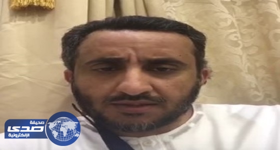 بالفيديو.. مدير مدرسة يتعرض للضرب والطعن من مقيم عربي