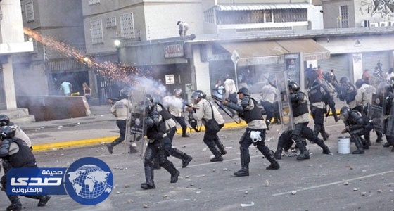 17 جريحاً و 51 مصاب في صدامات بين أنصار المعارضة والشرطة في فنزويلا