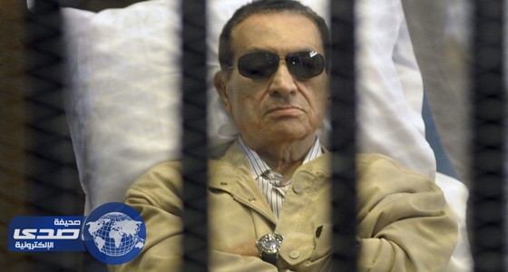 قفص الإتهام يطارد مبارك بعد البراءات الأخيرة