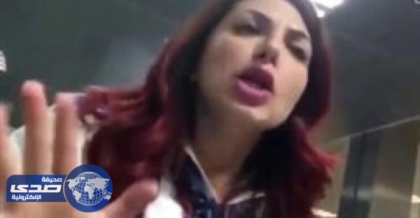 بالفيديو.. موظفة إيطالية ترفض صعود مسلمة للطائرة بسبب حجابها