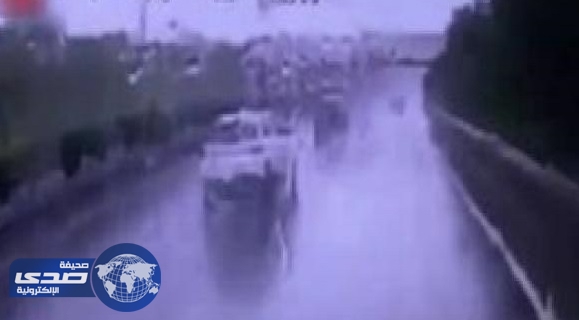 بالفيديو.. رٌكاب يطيرون من النافذة في لقطات مرعبة بالصين