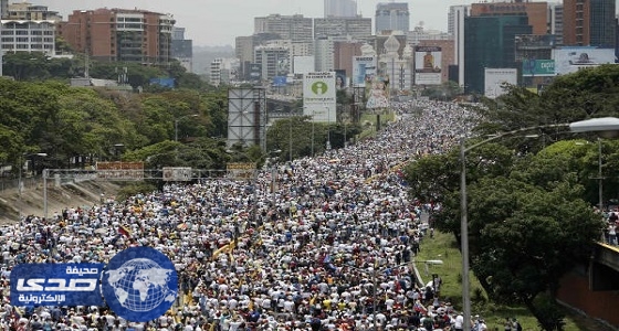المعارضة بفنزويلا تلجأ للمسيرات الصامتة بعد مقتل 21  متظاهرا