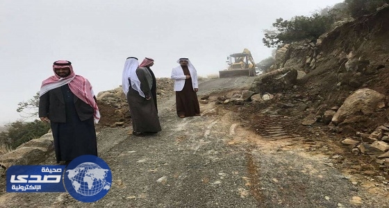 بالصور.. بلدية بني عمرو تزيل الانهيارات الصخريّة و تصلح الأضرار الناجمة عن الأمطار