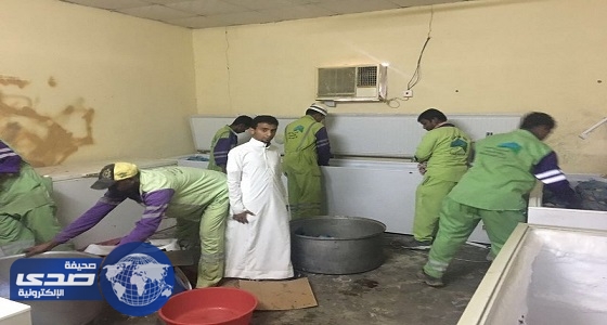 بالصور.. مصادرة 6 أطنان مواد غذائية فاسدة في مكة