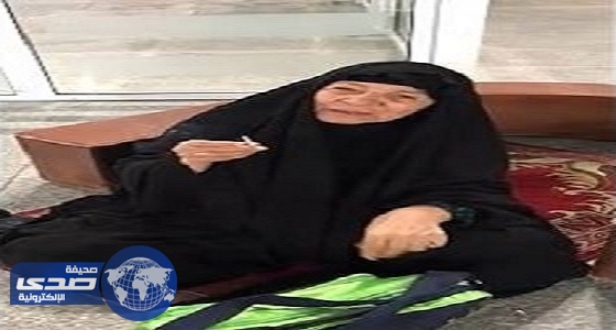 بالفيديو.. عجوز عراقية تدخن في مكان مخصص للصلاة بمطار المدينة