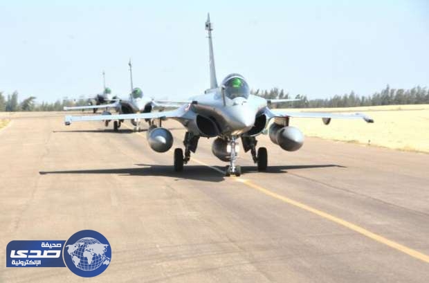 بالصور .. فرنسا تسلم مصر 3 مقاتلات جديدة من الرافال