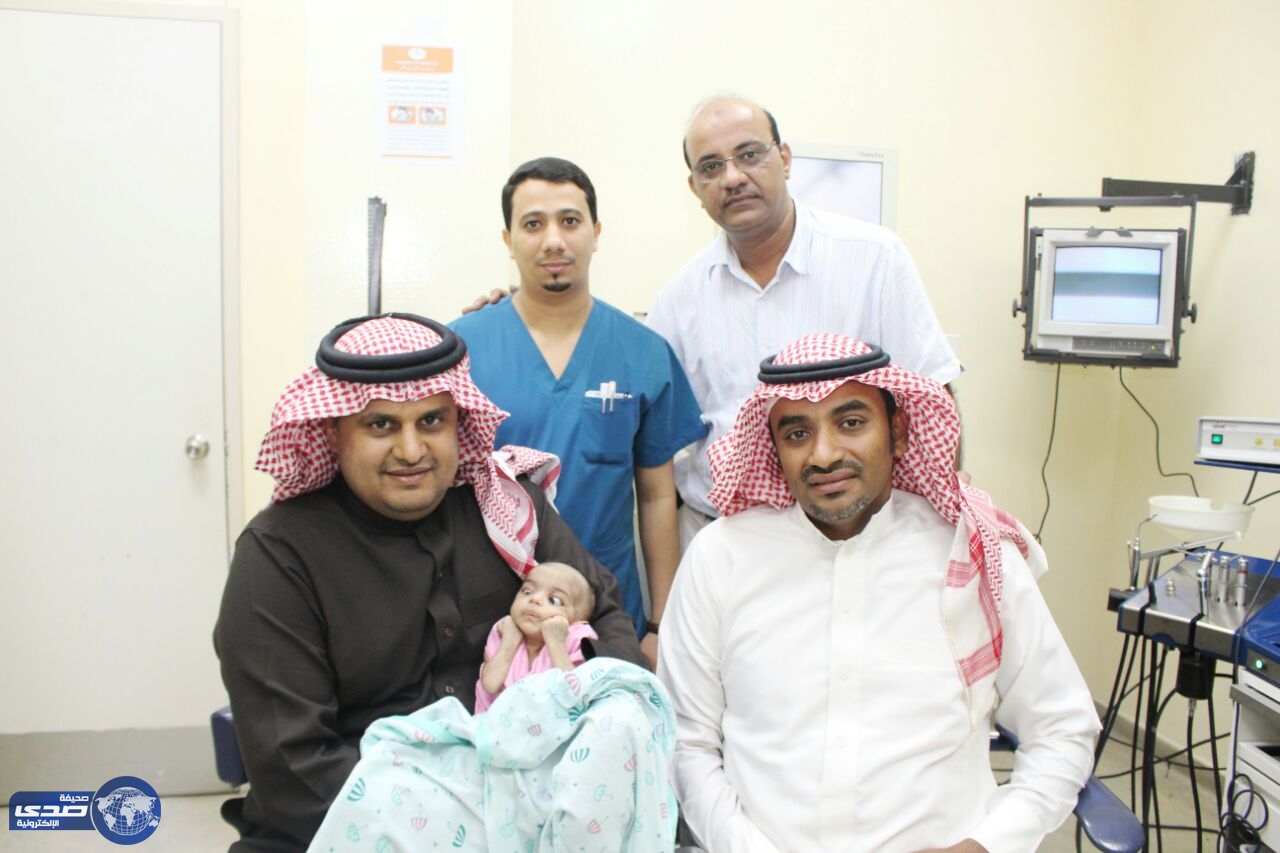 جراح سعودي يتدخل طبياً لإنقاذ طفلة «خدج» في عمر 55 يومًا