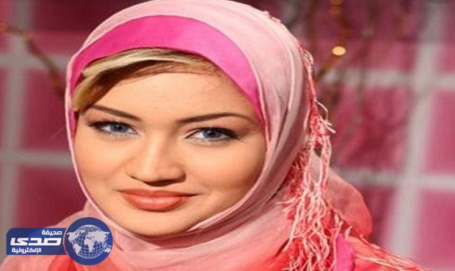 بالصور.. إطلالة جديدة للإعلامية هبة جمال بعد خلها للحجاب توضح زيادة وزنها
