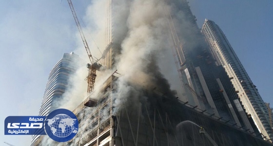 بالفيديو والصور.. السيطرة علي حريق في ” الداون تاون ” بدبي