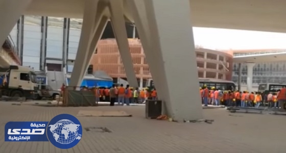 عمال مطار جدة يمتنعون عن العمل لحين سداد مستحقاتهم المتأخرة والشرطة تتدخل