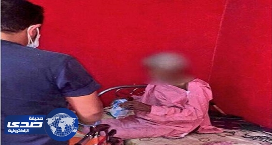 جيران المسن المحتجز : أبناؤه منعونا من مساعدته