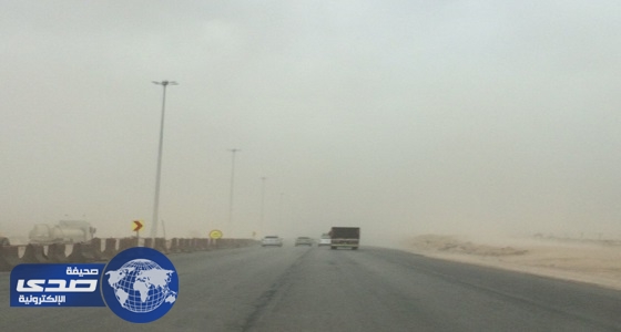 بالصور.. الغبار يغطي سماء الرياض