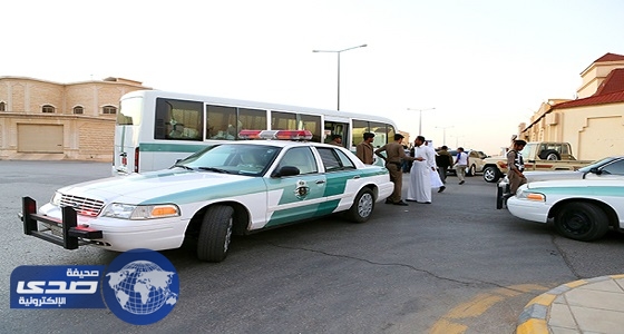 مرور الرياض يكرم مواطنة لإنقاذها مصابي حادث مروري بالثمامة