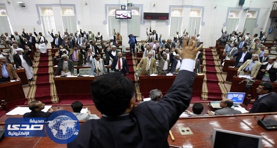 برلماني يمني : يستنكر عدم صرف حكومة الحوثيين رواتب الموظفين