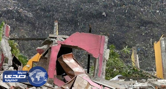 انهيار جبل نفايات يقتل 15 شخصًا ويبتلع حيًا عشوائيًا بسريلانكا